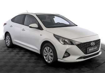 Подержанный автомобиль Hyundai Solaris Sedan 2021 года (3 фото)