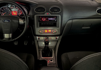 Подержанный автомобиль Ford Focus Hatchback 2010 года (14 фото)