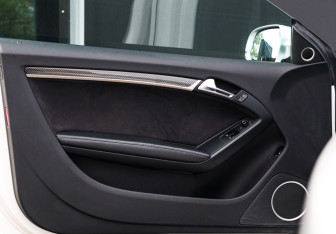Подержанный автомобиль Audi RS 5 Coupe 2011 года (12 фото)