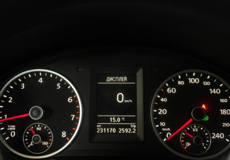 Подержанный автомобиль Volkswagen Tiguan 2012 года (14 фото)