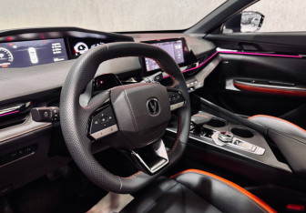 Подержанный автомобиль Changan UNI-V 2023 года (18 фото)