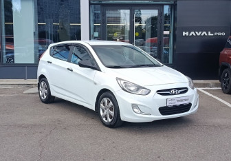 Подержанный автомобиль Hyundai Solaris Hatchback 2012 года (3 фото)