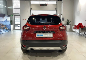 Подержанный автомобиль Renault Kaptur 2018 года (5 фото)