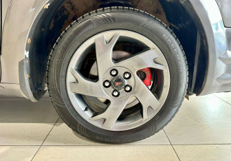 Подержанный автомобиль Pontiac Vibe 2003 года (7 фото)