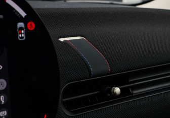 Подержанный автомобиль MINI Hatch 2024 года (19 фото)