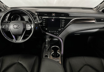 Подержанный автомобиль Toyota Camry Sedan 2020 года (12 фото)