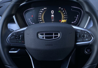 Подержанный автомобиль Geely Coolray 2023 года (15 фото)