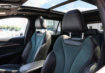 Подержанный автомобиль Geely Monjaro 2024 года (23 фото)