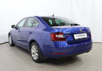 Подержанный автомобиль Skoda Octavia Liftback 2019 года (6 фото)