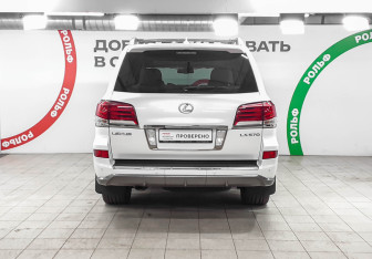 Подержанный автомобиль Lexus LX 2014 года (5 фото)