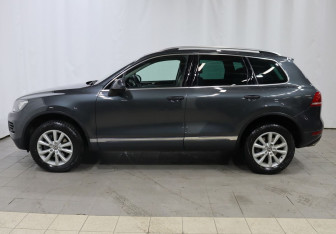 Подержанный автомобиль Volkswagen Touareg 2013 года (8 фото)