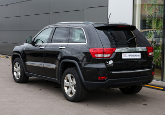 Подержанный автомобиль Jeep Grand Cherokee 2010 года (7 фото)