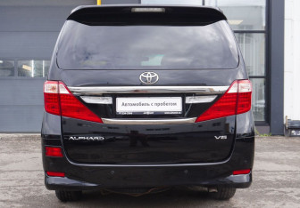 Подержанный автомобиль Toyota Alphard 2012 года (6 фото)