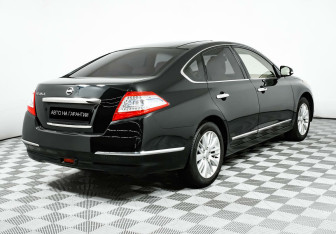 Подержанный автомобиль Nissan Teana 2012 года (5 фото)