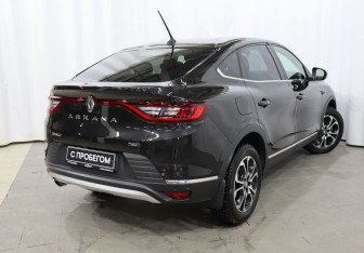 Подержанный автомобиль Renault Arkana 2019 года (4 фото)