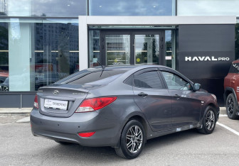 Подержанный автомобиль Hyundai Solaris Sedan 2012 года (5 фото)