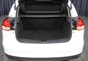 Подержанный автомобиль Ford Focus Hatchback 2017 года (10 фото)