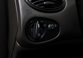 Подержанный автомобиль Ford Focus Sedan 2004 года (19 фото)