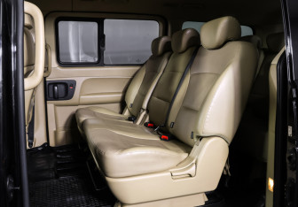 Подержанный автомобиль Hyundai H-1 2018 года (14 фото)