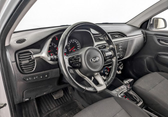 Подержанный автомобиль Kia Rio Hatchback 2021 года (16 фото)