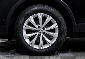 Подержанный автомобиль Volkswagen Tiguan 2018 года (15 фото)
