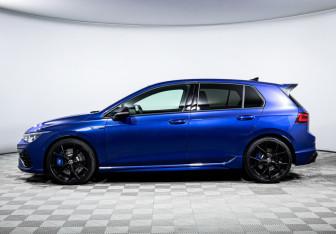 Подержанный автомобиль Volkswagen Golf R Hatchback 2023 года (8 фото)