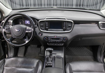 Подержанный автомобиль Kia Sorento 2018 года (14 фото)