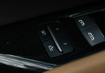 Подержанный автомобиль Cadillac Escalade Suv 2022 года (22 фото)