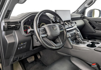 Подержанный автомобиль Toyota Land Cruiser Suv 2021 года (16 фото)