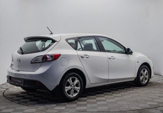 Подержанный автомобиль Mazda 3 Hatchback 2009 года (5 фото)
