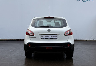 Подержанный автомобиль Nissan Qashqai 2013 года (6 фото)