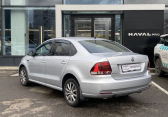 Подержанный автомобиль Volkswagen Polo Sedan 2016 года (7 фото)