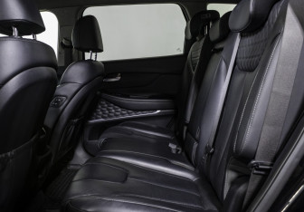 Подержанный автомобиль Hyundai Santa Fe 2019 года (13 фото)