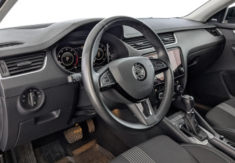 Подержанный автомобиль Skoda Octavia Liftback 2019 года (16 фото)