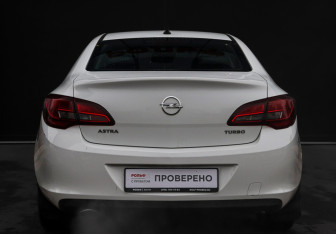 Подержанный автомобиль Opel Astra Sedan 2015 года (6 фото)