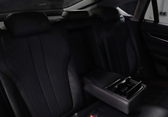 Подержанный автомобиль BMW X6 2016 года (10 фото)