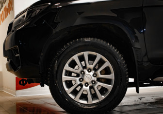 Подержанный автомобиль Toyota Land Cruiser Prado 2020 года (37 фото)