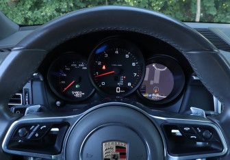 Подержанный автомобиль Porsche Macan 2019 года (11 фото)