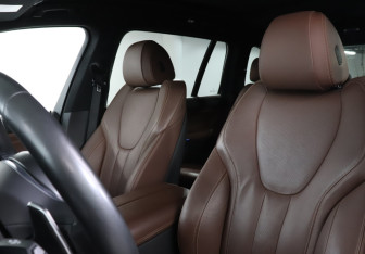 Подержанный автомобиль BMW X7 2019 года (17 фото)