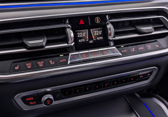 Подержанный автомобиль BMW X6 2020 года (21 фото)