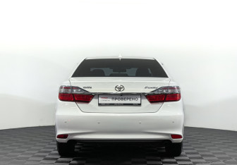 Подержанный автомобиль Toyota Camry Sedan 2017 года (6 фото)