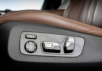 Подержанный автомобиль BMW X6 2021 года (21 фото)