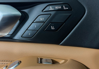Подержанный автомобиль BMW X7 2022 года (20 фото)