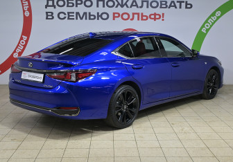 Подержанный автомобиль Lexus ES 2022 года (4 фото)