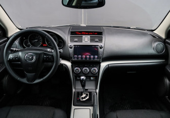 Подержанный автомобиль Mazda 6 Sedan 2010 года (13 фото)