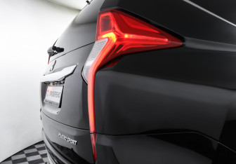 Подержанный автомобиль Mitsubishi Pajero Sport 2018 года (21 фото)