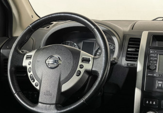 Подержанный автомобиль Nissan X-Trail 2012 года (9 фото)