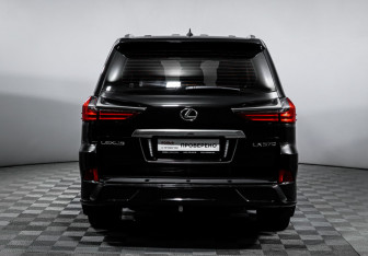 Подержанный автомобиль Lexus LX 2020 года (6 фото)
