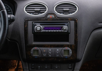 Подержанный автомобиль Ford Focus Sedan 2006 года (14 фото)