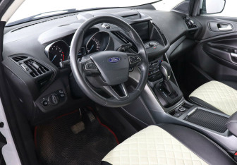 Подержанный автомобиль Ford Kuga 2018 года (6 фото)